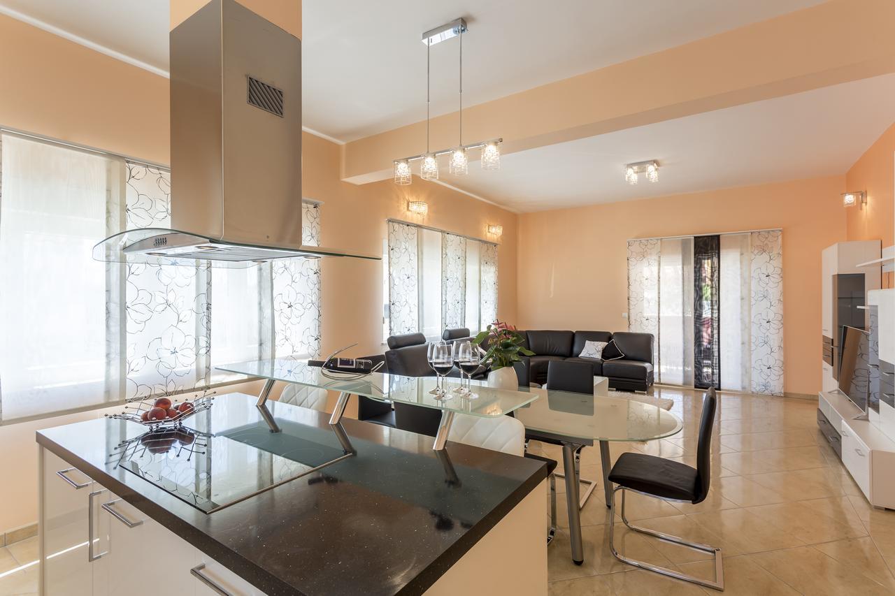 Apartmani Lukic Сплит Экстерьер фото